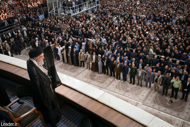 تنزل آمریکا متاثر از امام خمینی (ره) است