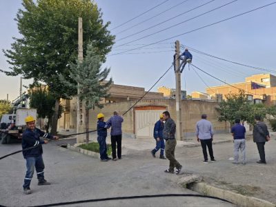 اقدام جهادی سیمبانان برای پایداری برق سلماس
