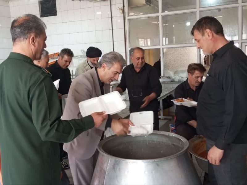 توزیع ۱۰۰۰ پرس غذای گرم بین نیازمندان