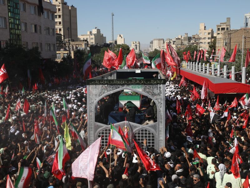 مشهد در سوگ و شکوه